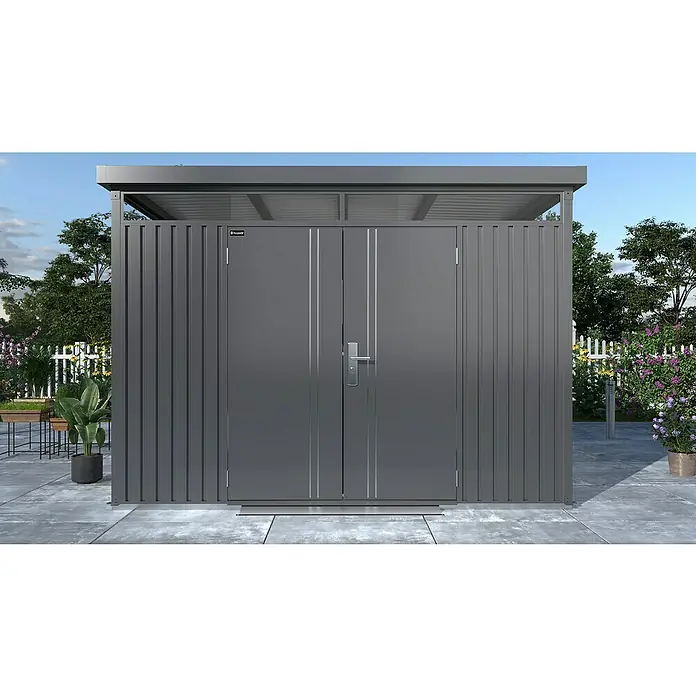 Floraworld Premium Gerätehaus - Außenbreite inkl. Dachüberstand: 314 cm, Außentiefe inkl. Dachüberstand: 314 cm, Metall, Schwarz metallic - Ein graues Gerätehaus mit Doppeltüren steht im Freien. Es bietet robusten Stauraum und fügt sich nahtlos in den Garten ein.