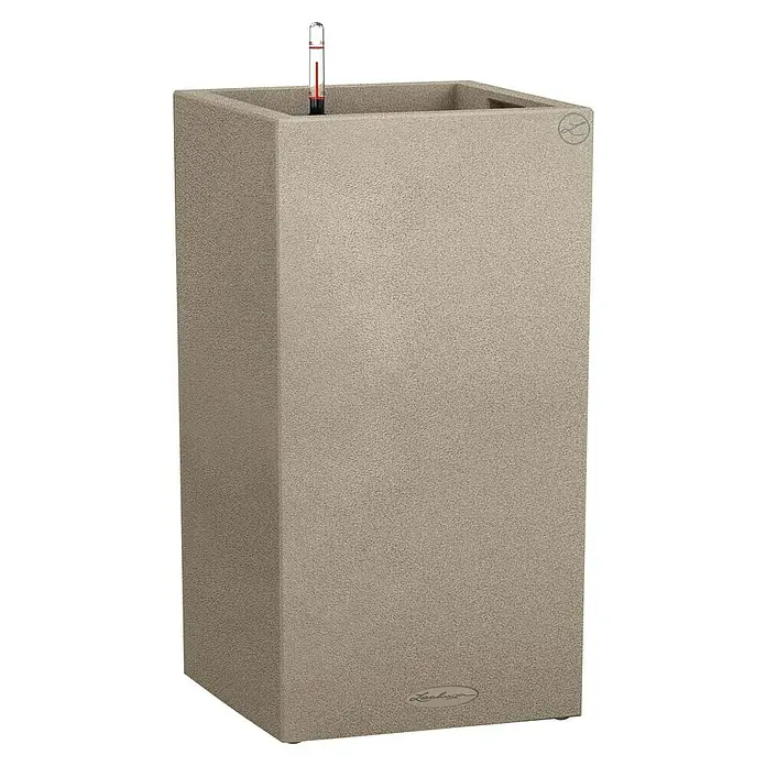 Lechuza Color Pflanzsäule eckig Canto - Außenmaß (L x B x H): 30 x 30 x 56 cm, Kunststoff, Sandbeige - Aufnahme eines hohen Lechuza-Pflanzgefäßes in Steinoptik mit einer Wasserstandsanzeige zur Bewässerungskontrolle.
