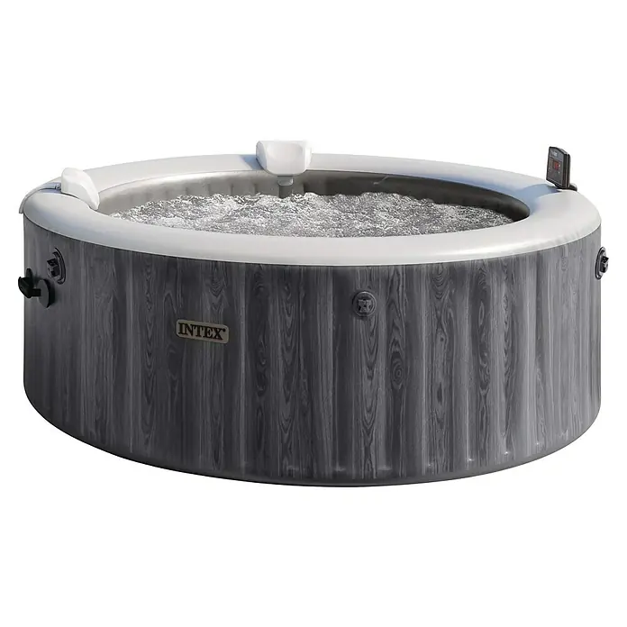 Intex Pure Spa Hidromasaje móvil Greenwood - Ø x Al: 196 x 71 cm, Gris/Blanco, 795 l - Bañera de hidromasaje inflable Intex con diseño de madera gris y borde blanco, llena de agua.