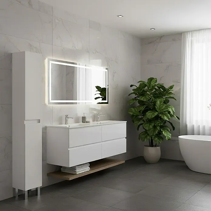 Armario colgante de baño Cancun - An x Pr x Al: 30 x 21 x 180 cm, Blanco - Un baño luminoso con un elegante lavabo blanco con espejo iluminado por LED y unidad de almacenamiento, destacando el diseño moderno.