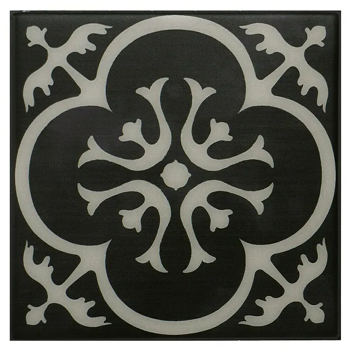 Smart Tiles Selbstklebemosaik Vintage - 19,69 x 19,69 cm, Girona Nera, Glänzend - Elegante schwarze Fliese mit einem stilvollen, weißen Dekor, das ein florales Muster bildet. Perfekt für Akzentwände oder als dekoratives Element.