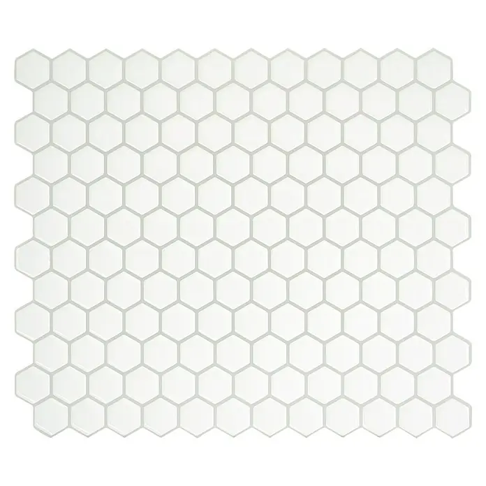 Smart Tiles Selbstklebemosaik Hexago - 24,46 x 28,6 cm, Weiss, Glänzend - Nahaufnahme eines Musters aus weißen sechseckigen Fliesen mit grauen Fugen, das eine moderne und elegante Optik bietet.