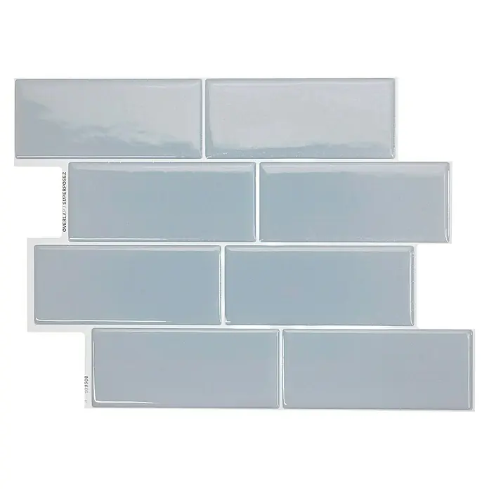 Smart Tiles Selbstklebemosaik Metro - 29,34 x 21,28 cm, Babe, Glänzend - Nahaufnahme von hellblauen, rechteckigen Wandfliesen mit glänzender Oberfläche, angeordnet im Halbversatz.