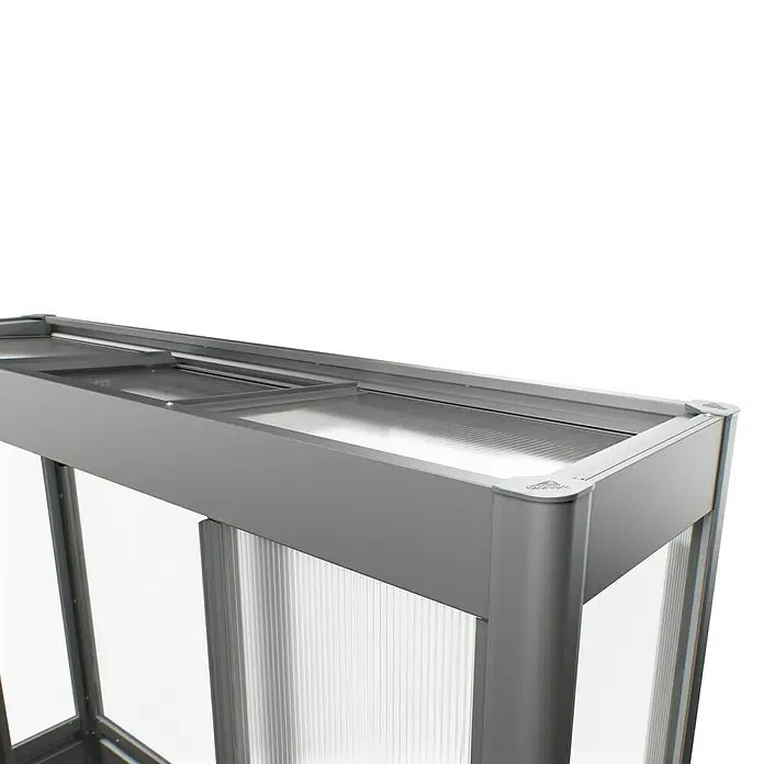Biohort Florentina Hochbeet-Abdeckung Florentina - L x B x H: 54,8 x 201,6 x 136,4 mm, Dunkelgrau Metallic - Detailaufnahme eines Gewächshauses mit Polycarbonatplatten und Aluminiumrahmen, das für den Gartenbau und Pflanzenanbau konzipiert ist.