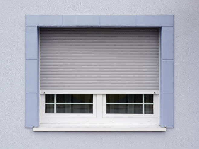 Fenster mit Rolladen