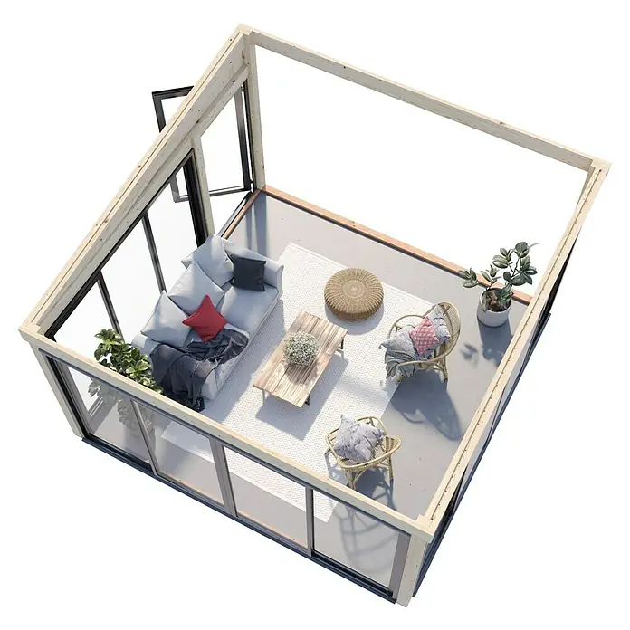 Palmako Pérgola adosada Lumi Slide Plus - L x An: 420 x 420 cm, Natural, Doble acristalamiento de 24 mm, Puerta corredera - Vista aérea de un salón luminoso con sofá, mesa, sillas y plantas, enmarcado por una estructura de madera.