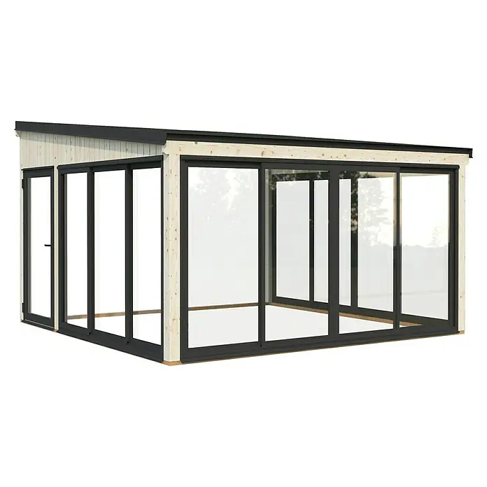 Palmako Pérgola adosada Lumi Slide Plus - L x An: 420 x 420 cm, Natural, Doble acristalamiento de 24 mm, Puerta corredera - Una casa de jardín moderna con grandes paneles de vidrio y marcos negros. La casa está construida con madera clara y tiene un techo oscuro.