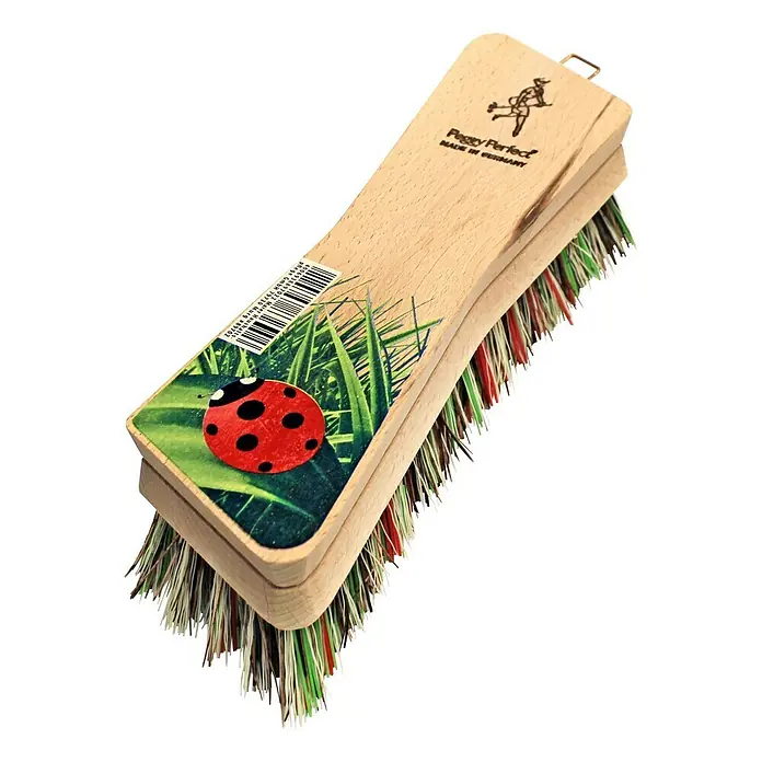 Peggy Perfect Moos- & Steinbürste - L x B x H: 23 x 5 x 4 cm, Material Borsten: Haarmischung - Das Bild zeigt eine Nagelbürste aus Holz mit einem Marienkäfer-Design, die für eine gründliche Reinigung der Nägel konzipiert ist.