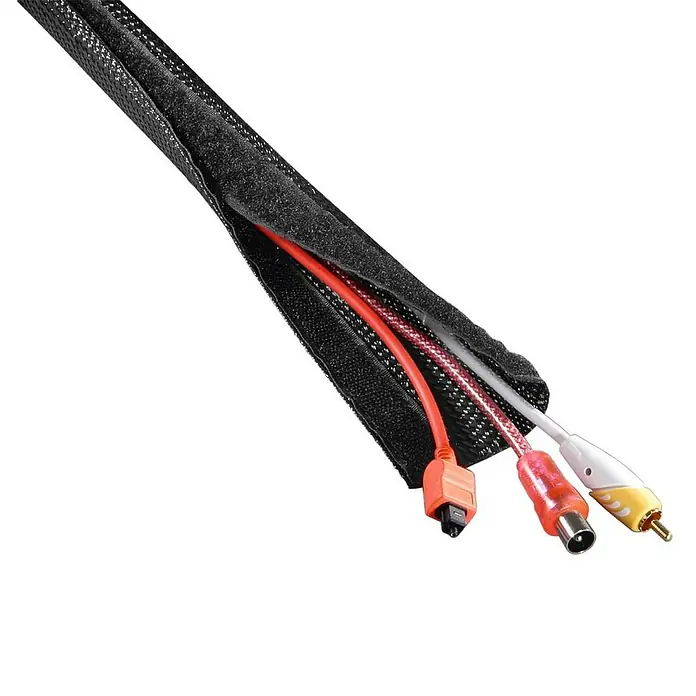 Hama Kabelorganisierer Kabelschlauch 00220995 - Schwarz - Kabelschlauch mit mehreren Kabeln. Der Schlauch ist schwarz und die Kabel sind rot, weiß und orange.
