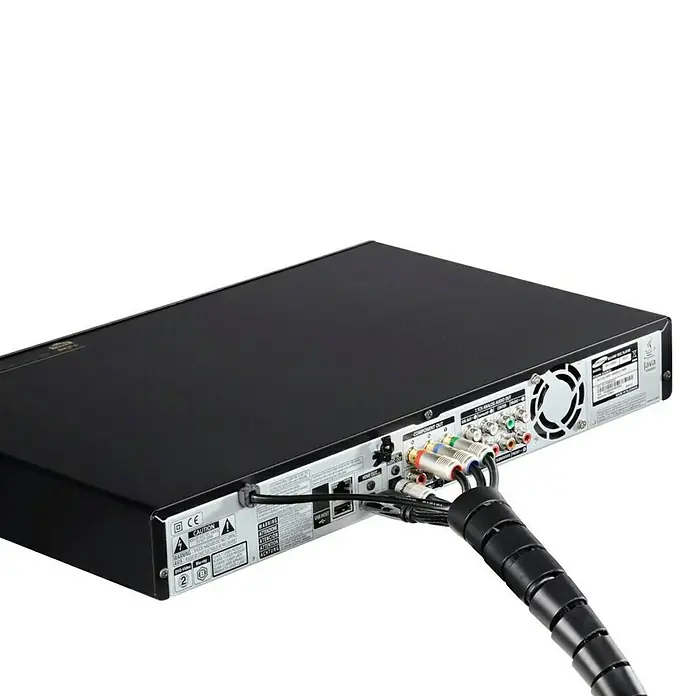Hama Spiralschlauch 00220998 - Länge: 2 m - Ein schwarzer DVD-Player mit Kabeln, die mit einem schwarzen Kabelbinder gebündelt sind, um Ordnung zu schaffen.