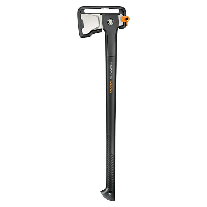 Fiskars Spaltaxt - Länge: 81,5 cm, 1,734 kg - Nahaufnahme einer Fiskars-Spaltaxt Ultra mit schwarzem Griff, ideal zum Holzspalten. Die Axt hat eine scharfe, silberne Klinge und einen orangefarbenen Schutz.