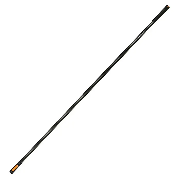 Fiskars OneClick Aluminiumstiel - Aluminium, 161,3 cm - Eine lange, schwarze Fiskars-Stange mit orangefarbenen Akzenten, ideal für Gartenarbeiten in großer Höhe.