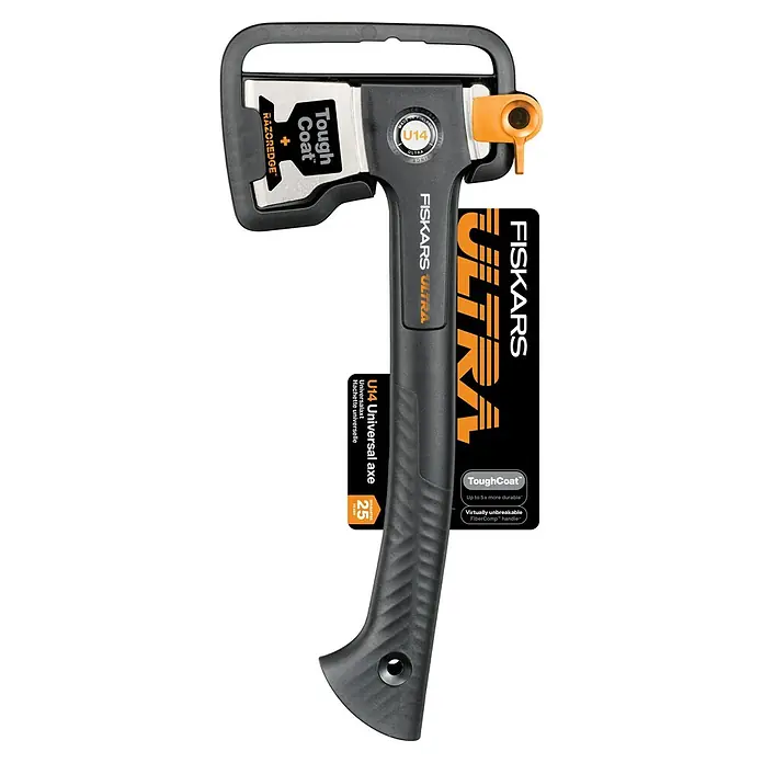 Fiskars Spaltaxt - Länge: 35,5 cm, 0,529 kg - Axt der Marke Fiskars Ultra U14 Universal mit Klingenschutz, orangefarbenem Griff und schwarzem Griff.