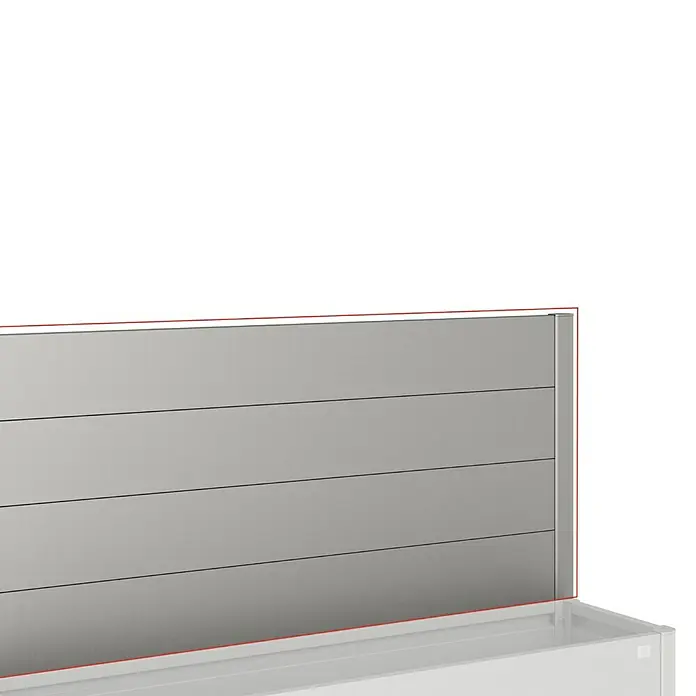 Biohort Sichtschutzelement - Passend für: Biohort Hochbeet 4x1, B x H: 398 x 91 cm, Quarzgrau-Metallic - Nahaufnahme eines grauen Bettkopfteils mit horizontalen Paneelen. Das moderne Design des Kopfteils verleiht dem Schlafzimmer eine elegante Note.