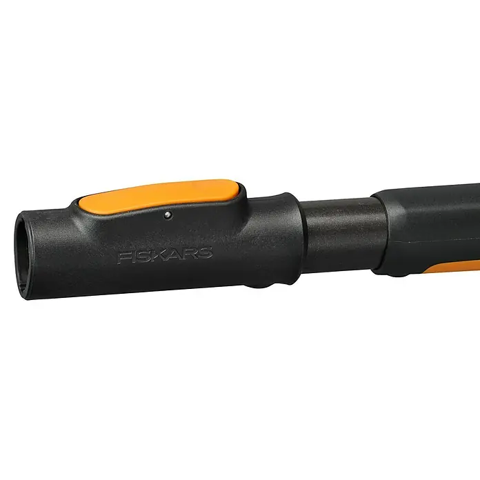 Fiskars OneClick Aluminiumstiel - Aluminium, 29,2 cm - Nahaufnahme des Fiskars Unkrautstechers mit orangefarbenem Knopf. Ideal für die Gartenarbeit, um Unkraut effektiv zu entfernen.