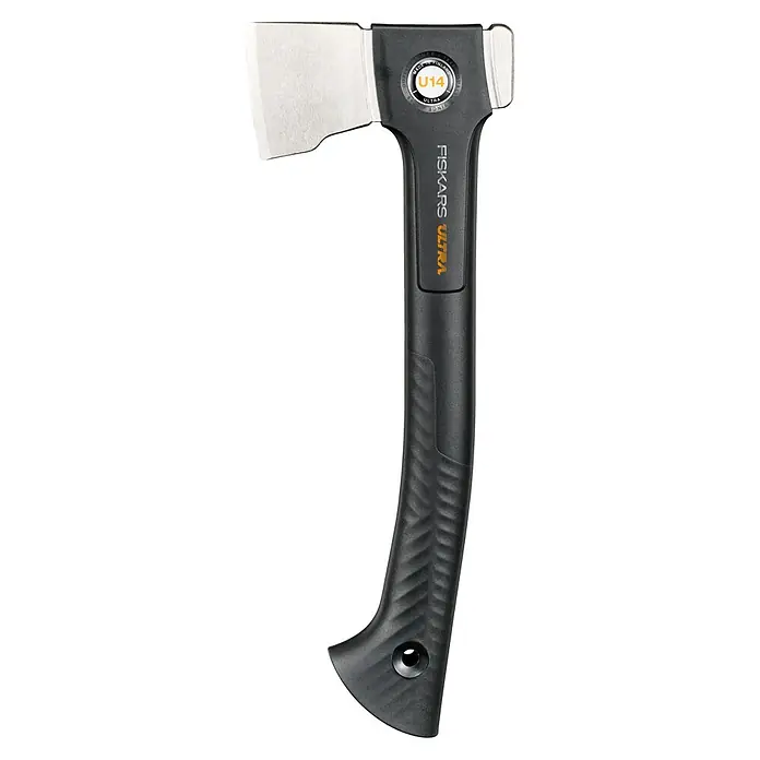 Fiskars Spaltaxt - Länge: 35,5 cm, 0,529 kg - Nahaufnahme einer Fiskars Ultra U14 Axt mit scharfer Klinge und ergonomischem Griff, ideal für Gartenarbeiten und Holzarbeiten.