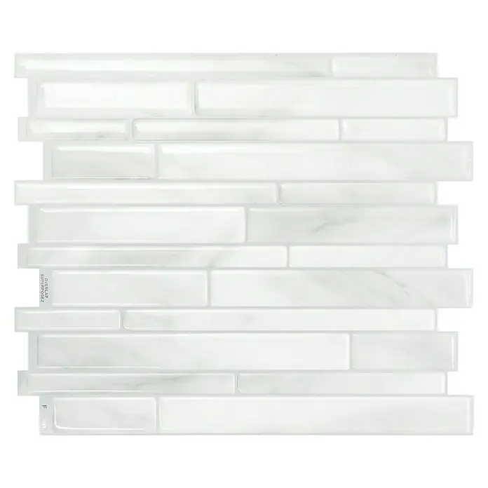Smart Tiles Selbstklebemosaik Milano - 29,33 x 24,45 cm, Massa, Matt - Nahaufnahme einer weißen, selbstklebenden Fliesenrückwand mit Marmoreffekt.