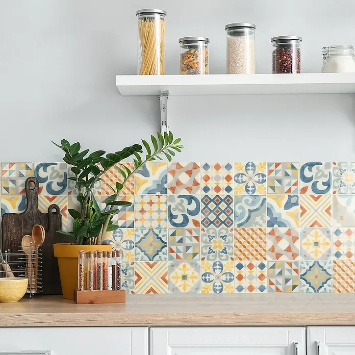 Smart Tiles Selbstklebemosaik Vintage - 22,86 x 22,86 cm, Almada, Glänzend - Die bunten Fliesenaufkleber verwandeln Ihre Küche in einen Hingucker. Die Farben sind kräftig und frisch, das Muster ist ein echter Blickfang.