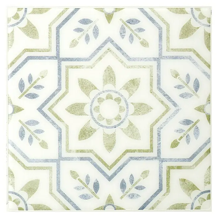 Smart Tiles Selbstklebemosaik Vintage - 22,86 x 22,86 cm, Augusta, Glänzend - Dekorfliese mit einem Muster aus Blättern und Blüten in Grün- und Blautönen. Die Fliese ist quadratisch und hat einen schwarzen Rahmen.