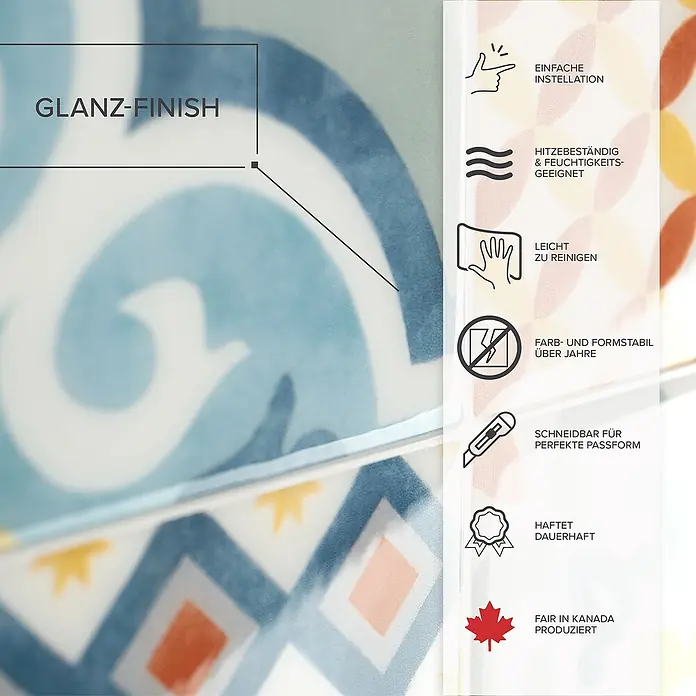 Smart Tiles Selbstklebemosaik Vintage - 22,86 x 22,86 cm, Almada, Glänzend - Bild einer glänzenden Fliese mit dekorativem Muster und Hervorhebung ihrer Eigenschaften.