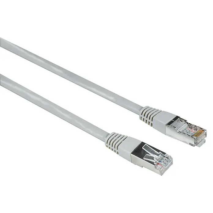 Hama Netzwerk-Kabel CAT-5e F/UTP Geschirmt - Länge: 20 m, Grau, RJ45-Stecker, Bis zu 1 GBit/s - Nahaufnahme von zwei grauen Ethernet-Kabeln mit RJ45-Steckern, die für Netzwerkverbindungen in Computernetzwerken verwendet werden.