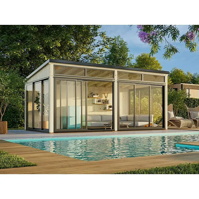 Palmako Caseta de jardín Saga Slide Plus - L x An: 297 x 582 cm, Natural, Doble acristalamiento de 24 mm, Puerta corredera - Diseño moderno de casa de piscina con grandes ventanales que revelan un interior luminoso, situado junto a una piscina brillante.