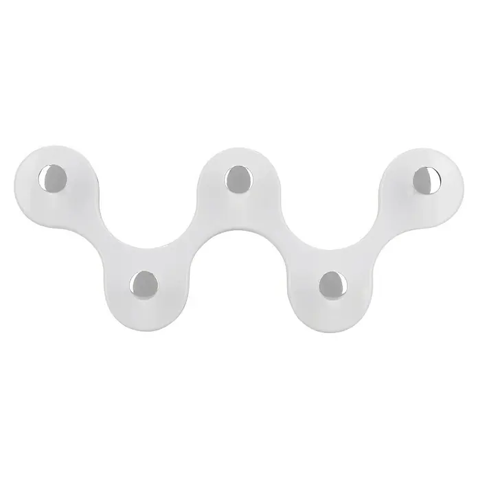Siro Hakenleiste 01047 Reinweiß - L x H: 248 x 103 mm, Anzahl Haken: 5 Stk. - Detailaufnahme einer weißen Zahnspange mit runden Pads und Verbindungsstücken, die für eine sanfte Zahnkorrektur sorgt.
