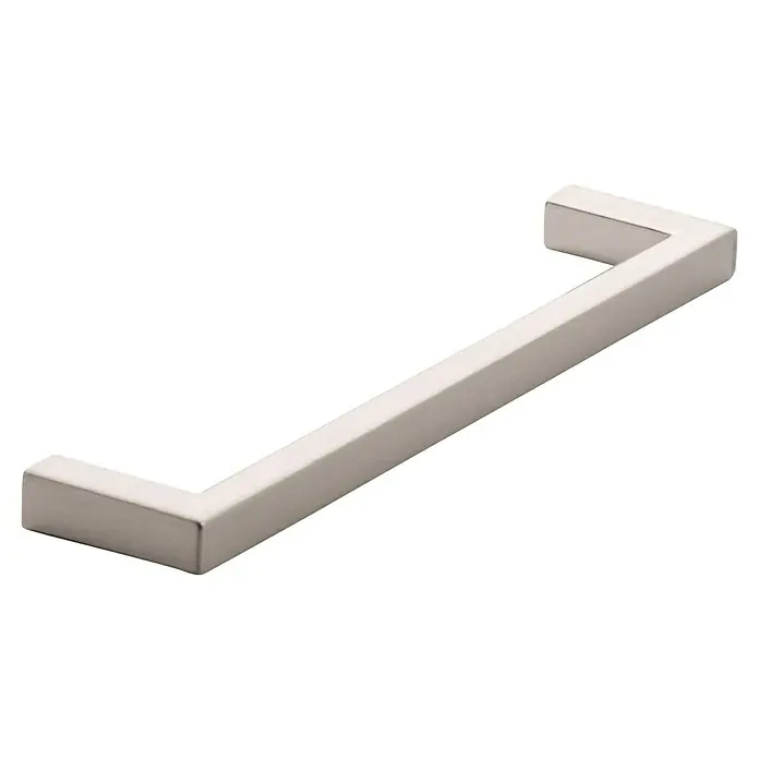 Siro Möbelgriff - Typ Möbelgriff: Bügel, L x B: 136 x 8 mm, Silber, Material Möbelgriff: Sonstige - Nahaufnahme eines modernen, quadratischen Möbelgriffs aus gebürstetem Nickel, ideal für Schränke und Schubladen.
