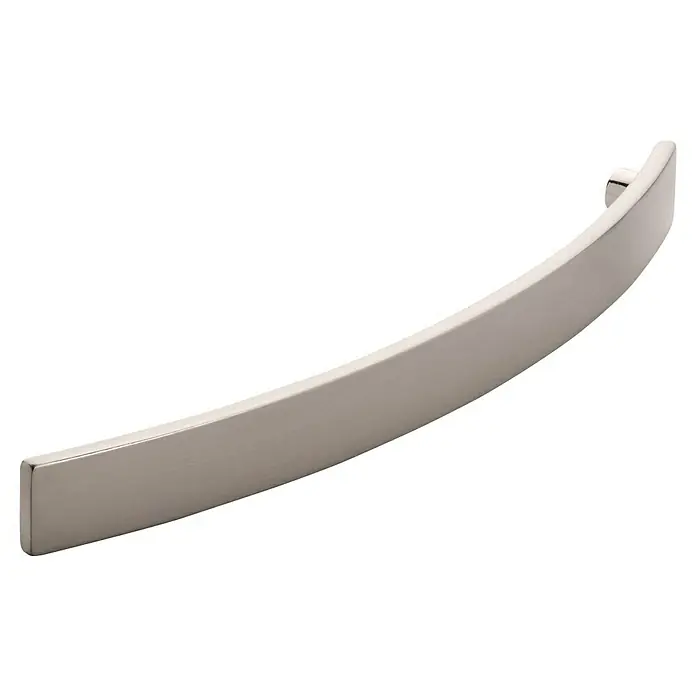 Siro Möbelgriff - Typ Möbelgriff: Bügel, Sonstige, Vernickelt, B x L: 15 x 180 mm - Nahaufnahme eines gebogenen, silberfarbenen Möbelgriffs mit glatter Oberfläche, ideal für moderne Möbeldesigns.