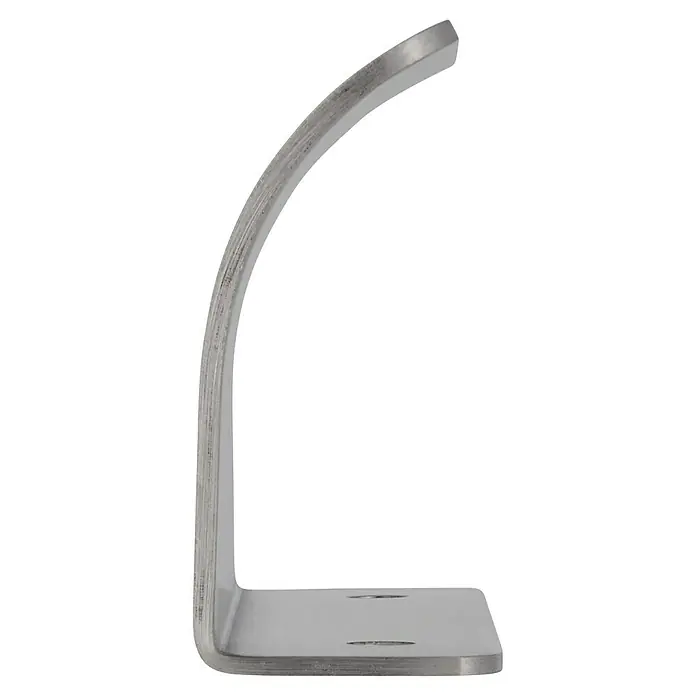 Siro Möbelknopf - Typ Möbelgriff: Knopf, Sonstige, Sonstige, Breite: 40 mm - Nahaufnahme einer gebogenen, silberfarbenen Metalleinfassung. Das schlichte Design und die glatte Oberfläche machen es zu einem vielseitigen Produkt.