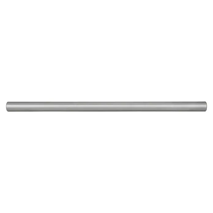 Siro Möbelgriff - Typ Möbelgriff: Stange, Sonstige, Sonstige, Länge: 240 mm - Detailansicht einer eleganten, silberfarbenen Aluminiumleiste. Die Oberfläche ist glatt und reflektierend.
