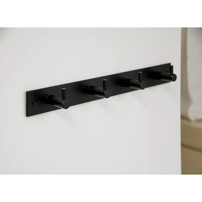 Siro Garderobenleiste 2452-322 - L x B x H: 322 x 38 x 43 mm, Anzahl Haken: 4 Stk., Schwarz - Schwarze Wandgarderobe mit vier Haken an einer weißen Wand.