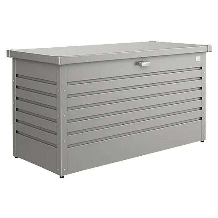Biohort FreizeitBox Gartenbox 130 - L x B x H: 134 x 62 x 71 cm, Quarzgrau, Stahl - Eine graue Biohort-Aufbewahrungsbox mit horizontalen Linien und abschließbarem Deckel. Ideal für die Gartenaufbewahrung.