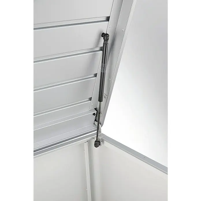 Biohort LoungeBox Auflagenbox 160 - 160 x 70 x 84 cm, Stahl, Quarzgrau Metallic - Nahaufnahme einer geöffneten, silbernen Gartenbox mit einem Gasdruckdämpfer zur Unterstützung des Deckels.