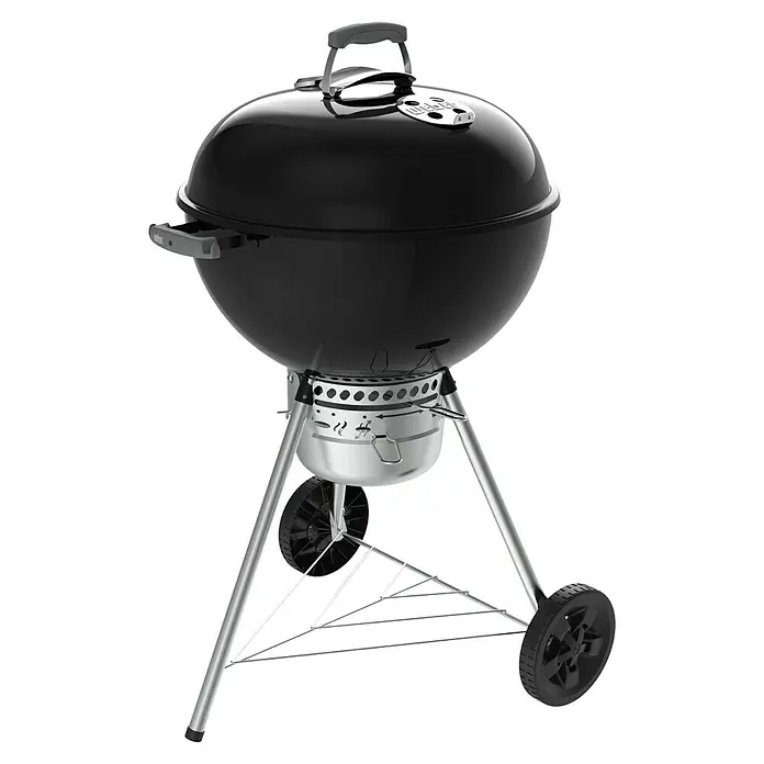 Weber Barbacoa redonda con tapa Original Kettle Premium + Funda - Diámetro de la superficie de la parrilla: 57 cm, Negro - Primer plano de una parrilla de carbón Weber con tapa, asa lateral y ruedas para facilitar el transporte, ideal para los amantes de la parrilla.