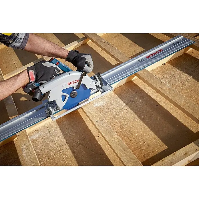 Bosch Professional AMPShare 18V Akku-Handkreissäge Pro GKS18V-68G - 18 V, Ohne Akku, Durchmesser Sägeblatt: 184 mm - 190 mm, 2.500 U/min - 5.000 U/min - Der Akkukreissäge Bosch mit Führungsschiene im Einsatz, für präzise Holzzuschnitte in Werkstatt oder Baustelle. Ideal für Profis!