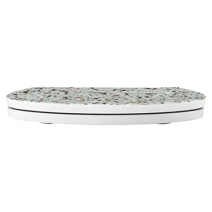 Poseidon WC-Sitz Maremma - Duroplast, Maremma, Mit Absenkautomatik - Weißer, runder Präsentationsständer mit gesprenkelter Terrazzo-Oberfläche.