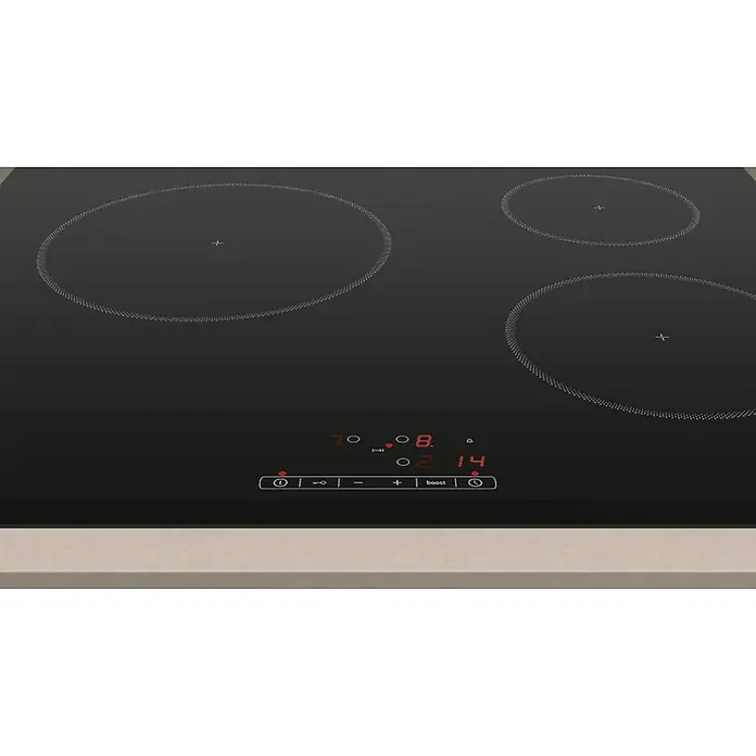 Balay Placa de cocción 3EB864FR - Número de fogones de inducción: 3 ud., Vidrio - Detalle de una elegante placa de inducción negra, destacando su pantalla digital. Muestra la tecnología moderna de la cocina.