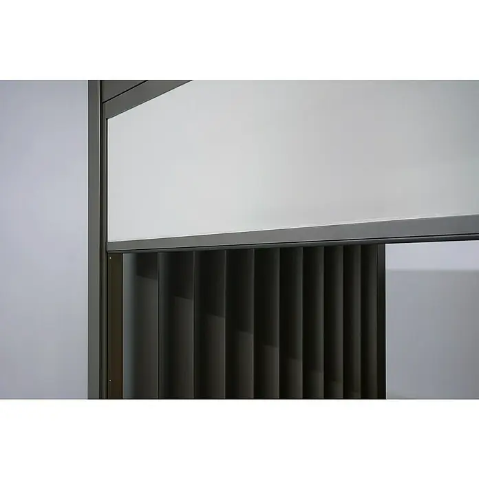Biohort Seitenwand elektrisch - B x H: 327 x 235 cm, Dunkelgrau Metallic, Passend für Biohort Lamellenpavillon 350 cm - Modernes Fensterrollosystem mit weißem strukturiertem Schirm und dunkelgrauen Vertikallamellen, dunkelgrau gerahmt.