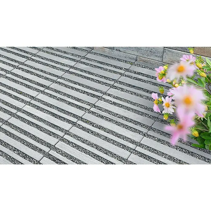 Diephaus Rasengitterstein - 30 x 30 x 6 cm, Beton, Grau - Graue Betonpflastersteine mit Kiesfugen für eine durchlässige Fläche im Garten.