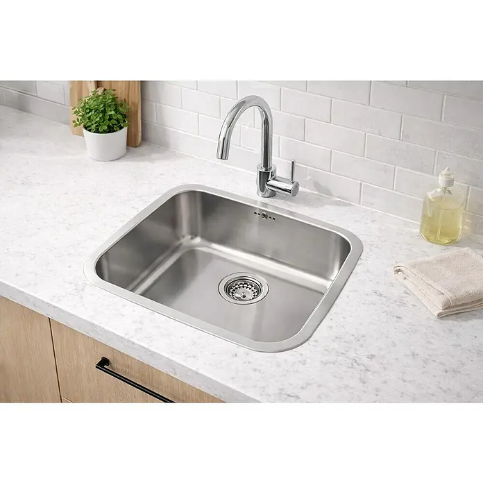 Rodi Fregadero encastrable Laguna - 44 x 49 cm, Acero - Fregadero de cocina de acero inoxidable de un seno con grifo cromado en una cocina moderna.
