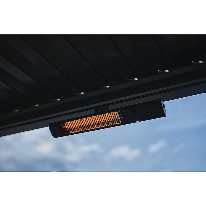 Biohort Pergola Infrarot-Heizstrahler inkl. WiFi - Passend für: Biohort Pergola Lamellenpavillon, 2.000 W - Schwarzer Infrarot-Heizstrahler mit orangefarbenem Leuchten, unter dunkler Deckenkonstruktion montiert.