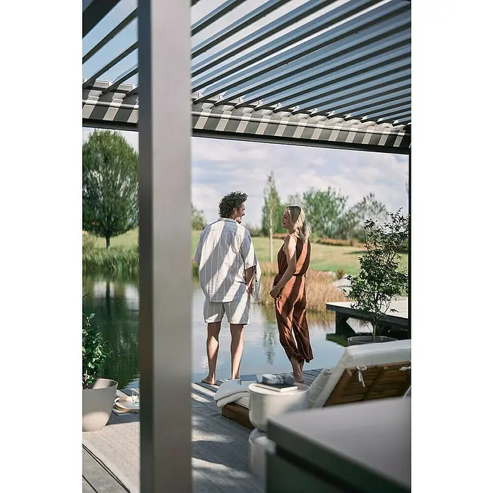 Biohort Lamellenpavillon - B x T: 404,5 x 312 cm, Dunkelgrau Metallic, Material Gestell: Stahl - Moderne graue Lamellenpergola schafft eleganten Außenwohnbereich am Wasser.