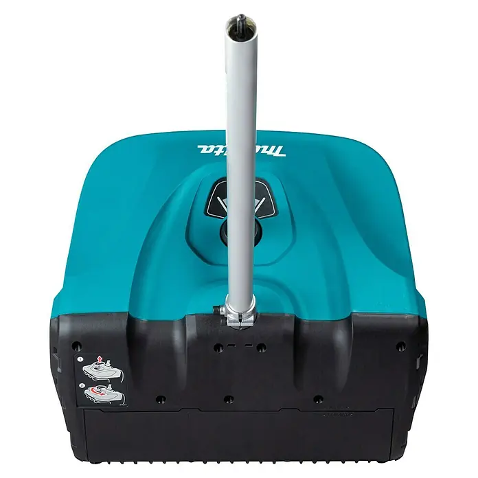 Makita Multifunktionswerkzeug-Zubehör Schneefräsen-Aufsatz SN400MP - Passend für: DUX18, DUX60, UX01G - Ansicht von oben auf einen türkis-schwarzen Makita Mähroboter mit einer weißen vertikalen Stange hinten.