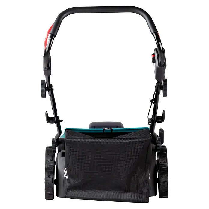 Makita LXT 18V Akku-Vertikutierer DUV320Z - Anzahl Akkus: Ohne Akku, 18 V, Arbeitsbreite: 32 cm - Heckansicht eines schwarz-türkisen Elektrorasenmähers mit Stoffsammelkorb und ergonomischem Griff.
