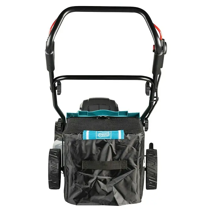 Makita LXT 18V Akku-Rasenmäher DLM466PT2 - 18 V, 2 Akkus, 5 Ah, Schnittbreite: 46 cm - Rückansicht eines schwarzen Elektromähers mit Stoff-Fangkorb, schwarzem Griff mit roten Akzenten und großen schwarzen Rädern.