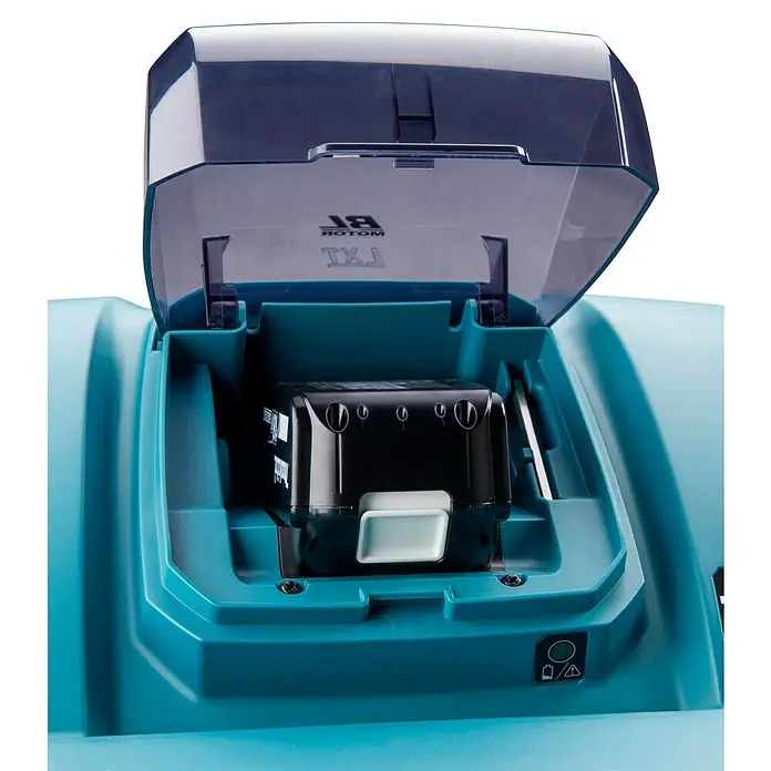 Makita LXT 18V Akku-Vertikutierer DUV320Z - Anzahl Akkus: Ohne Akku, 18 V, Arbeitsbreite: 32 cm - Geöffnetes türkises Gerätefach mit eingelegtem schwarzem Akku. Der durchsichtige dunkle Deckel ist angehoben.