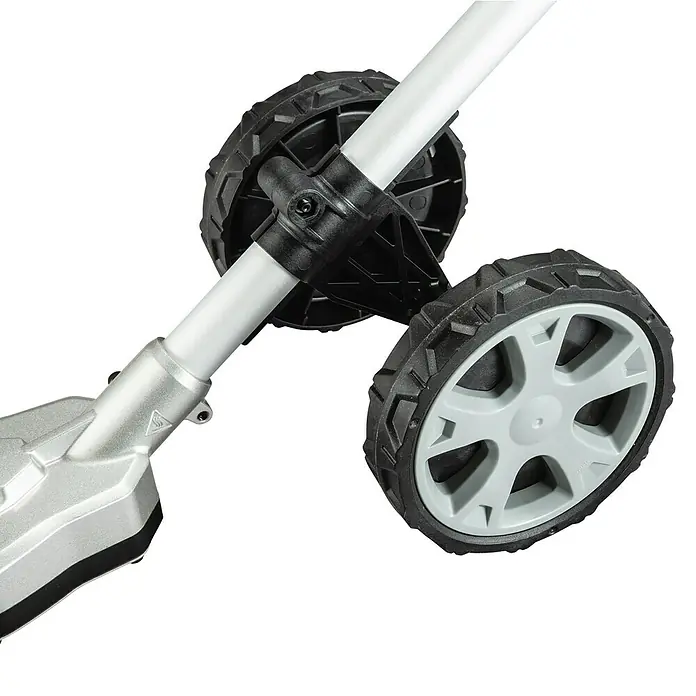 Makita Gras- & Strauchscherenaufsatz EN424MP - Passend für: DUX18, DUX60, UX01G - Schwarze und graue Radbefestigung für ein Gartengerät, mit zwei Rädern über eine schwarze Halterung an einer silbernen Stange befestigt.