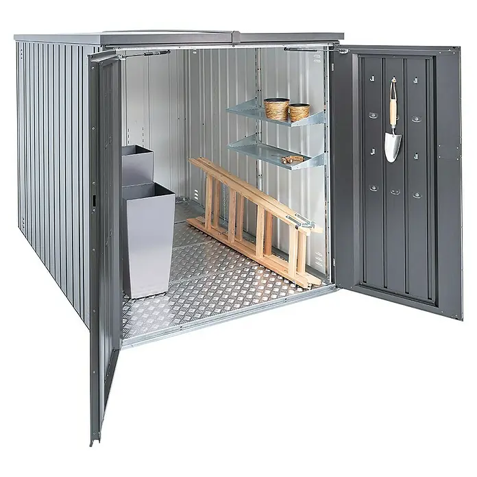 Biohort MiniGarage Fahrradgarage L - Dunkelgrau Metallic, Außenbreite inkl. Dachüberstand: 145 cm, Außentiefe inkl. Dachüberstand: 203 cm - Offener grauer Metallschuppen, innen mit zwei Regalen, Holzleiter und zwei hohen Behältern.