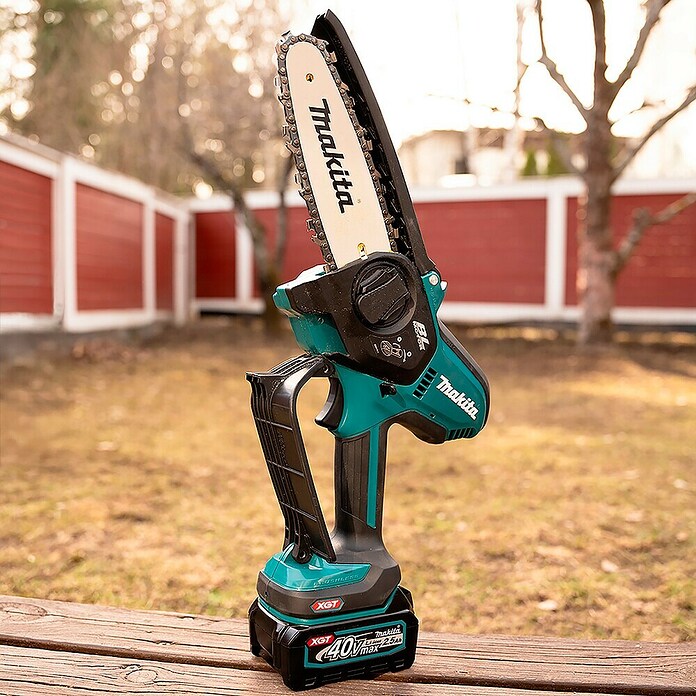 Makita XGT 40V max. Sierra de ramas de batería UC029GZ (40 V, Iones de litio, Sin batería, Longitud de la cuchilla: 150 mm) | BAUHAUS